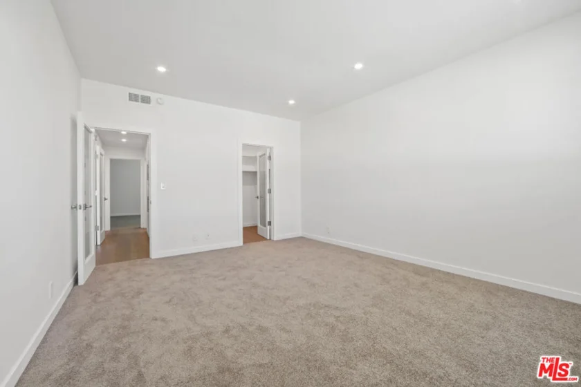 8568 Burton Way #301 photo 19