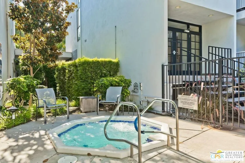 848 N Kings Road #102 photo 32