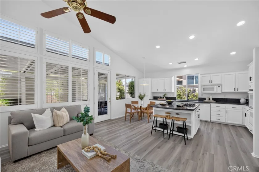 40221 Colony photo 43