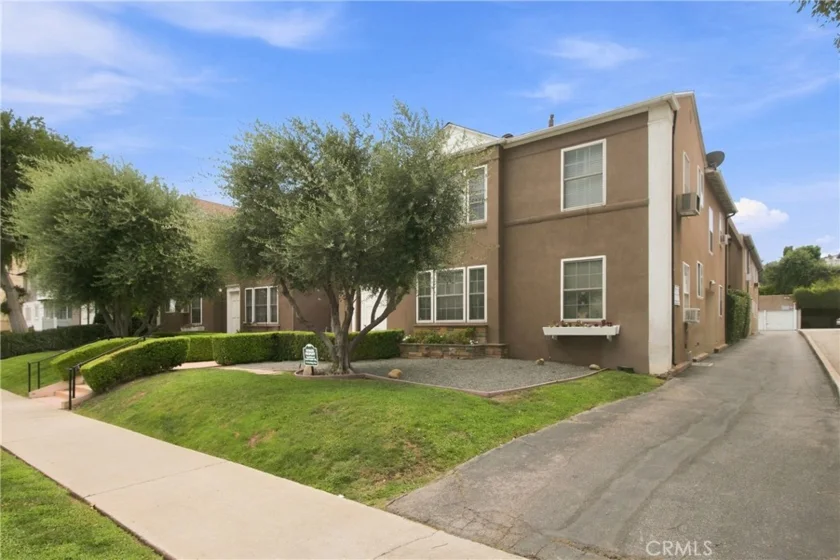 15034 Dickens Street #4 photo 25