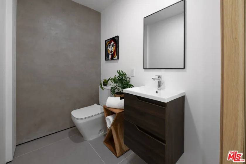 1361 Kelton Avenue #401 photo 10