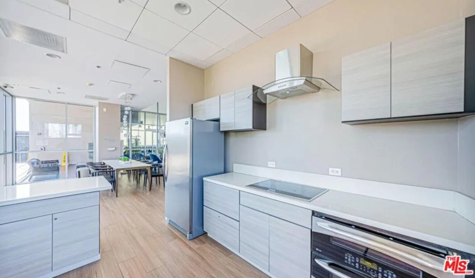 3785 Wilshire Boulevard #1709 photo 37
