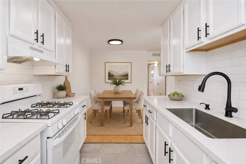 5055 Coldwater Canyon Avenue #105 photo 9