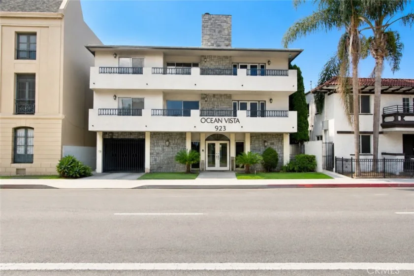 923 E Ocean #5 photo 2