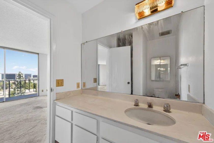 100 S Doheny Drive #719 photo 26