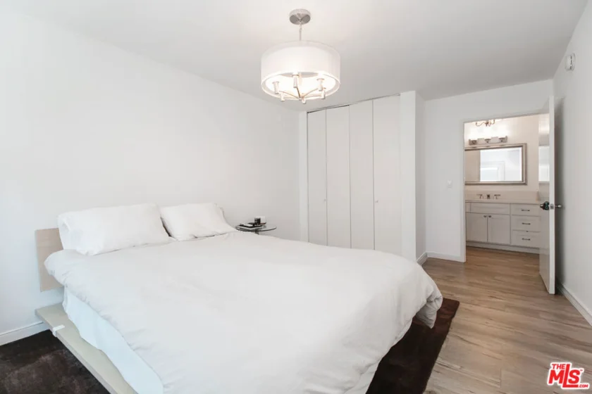 525 N Sycamore Avenue #301 photo 15