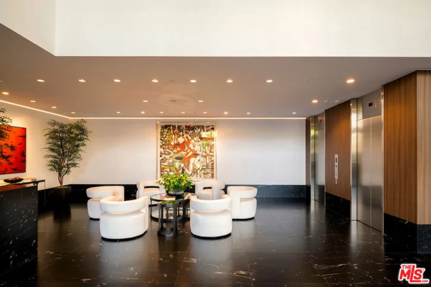 10350 Wilshire Boulevard #404 photo 3