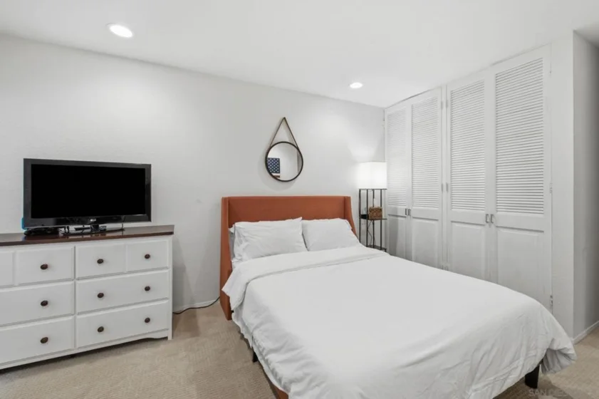 2928 Lawrence photo 28