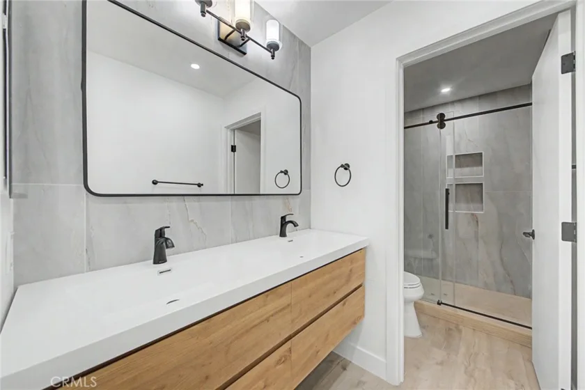 421 S Van Ness photo 19