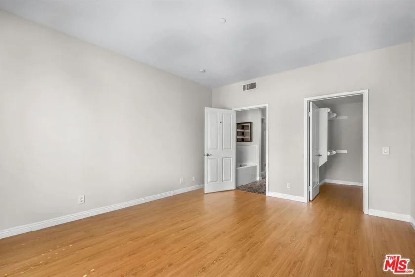 117 S Clark Drive #305 photo 23