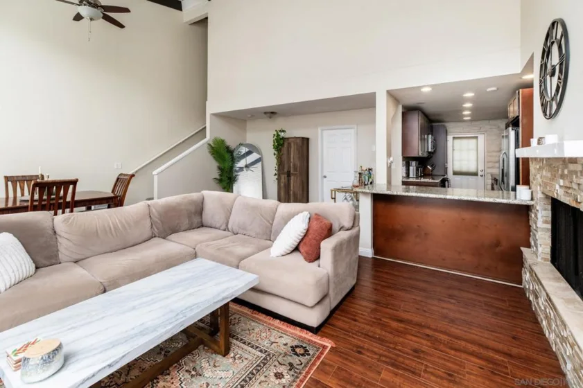 2544 Navarra Drive #4 photo 9