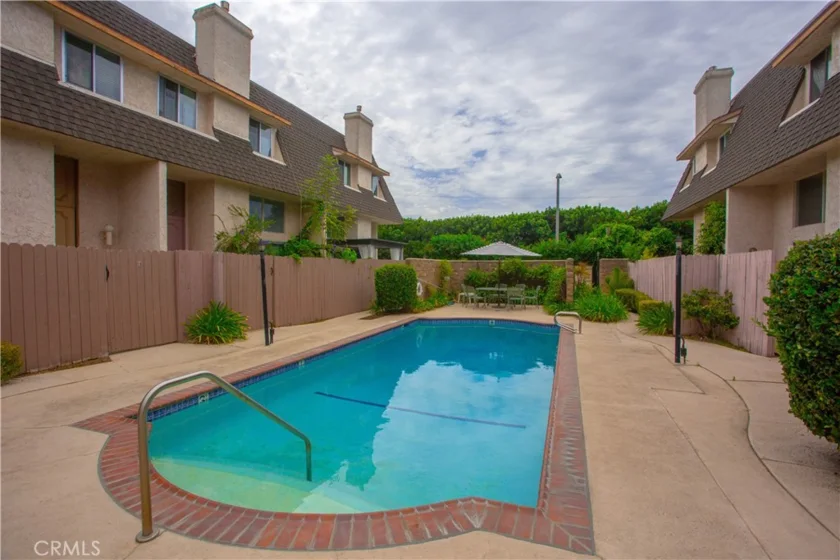 17943 Magnolia Boulevard #16 photo 35
