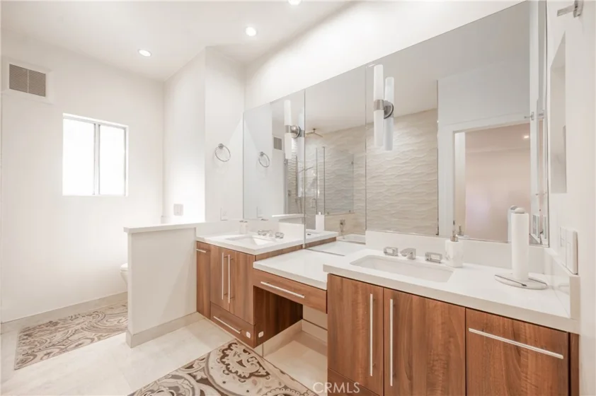 11560 Moorpark Street #204 photo 21
