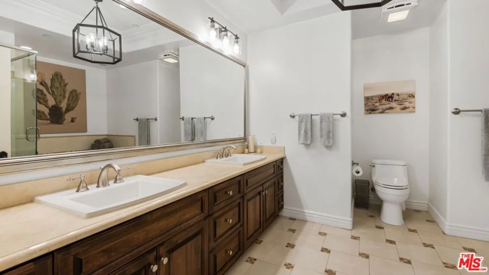 11582 Moorpark Street #104 photo 15