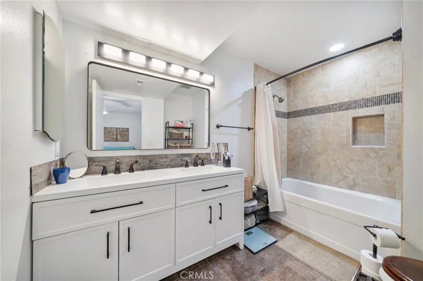 15732 S B #A photo 12