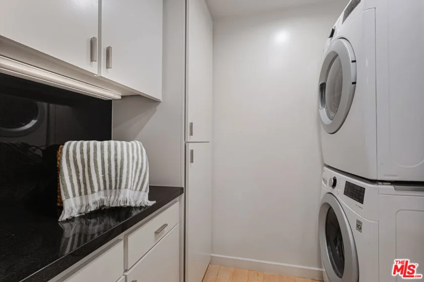 10445 Wilshire Boulevard #1402 photo 17