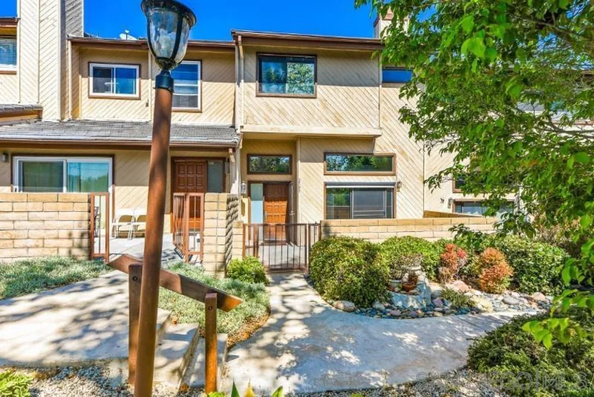 2503 Woodlands Way photo 1