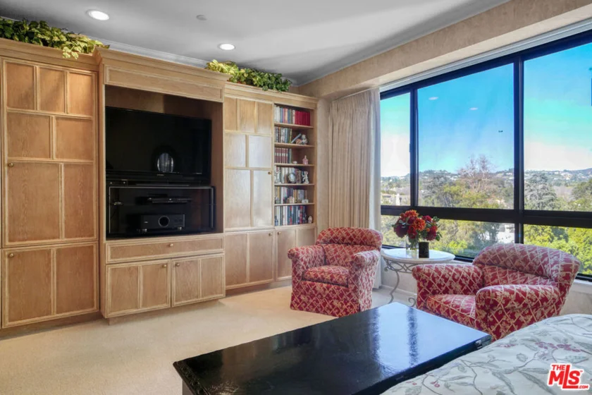 10551 Wilshire Boulevard #902 photo 23