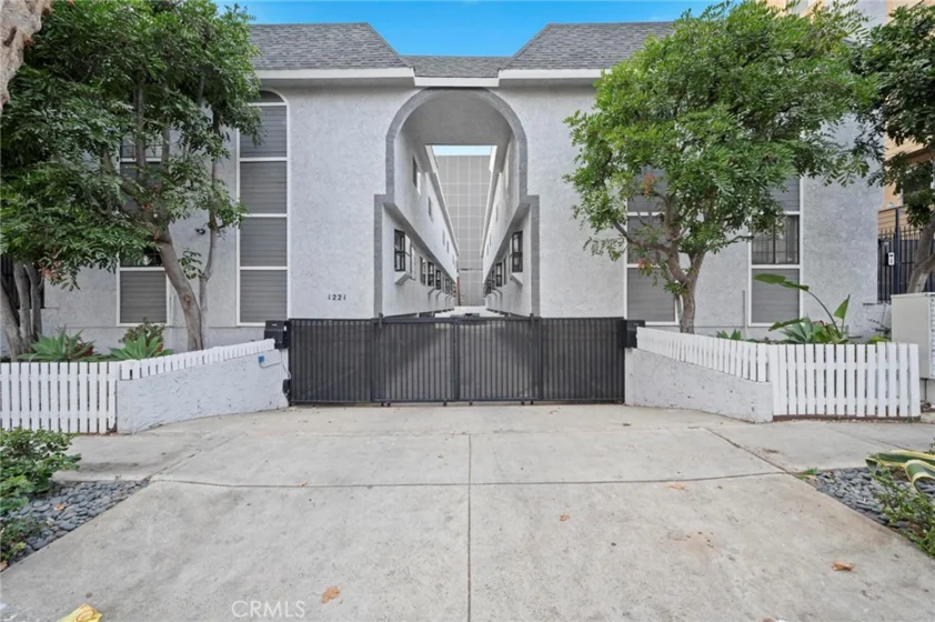 1221 N Sycamore Avenue #8 photo 1