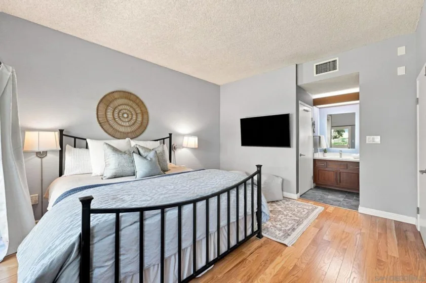 3982 La Jolla Village Drive photo 21