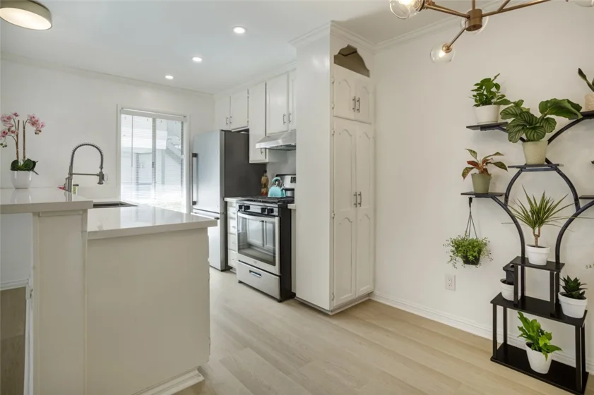 2815 S Fairview #G photo 6