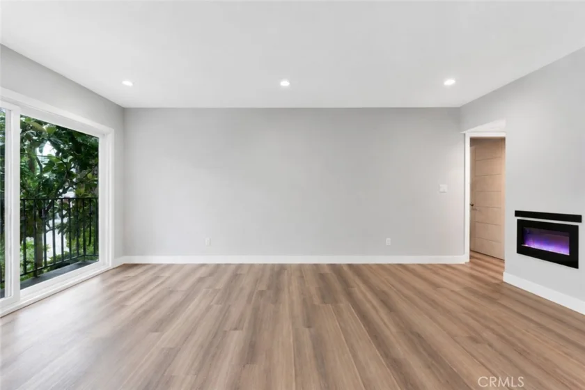 15344 Weddington Street #102 photo 10