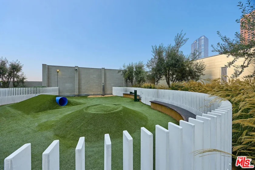 877 S Francisco Street #1220 photo 5