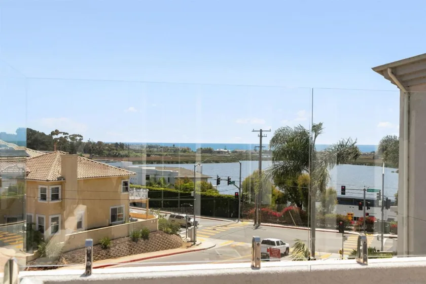 1128 Las Flores photo 1