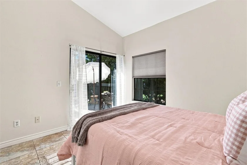 2538 W Macarthur Boulevard ##J photo 9