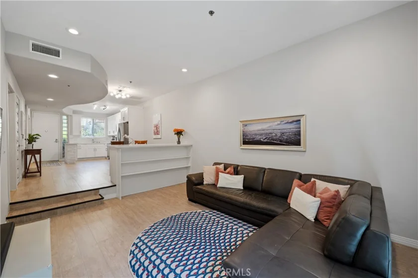 5350 Sepulveda Boulevard #9 photo 1