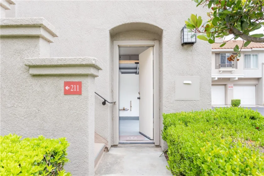 210 California Court photo 46
