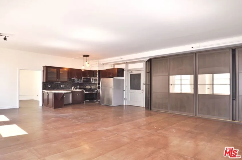 215 W 7th Street #907 photo 27