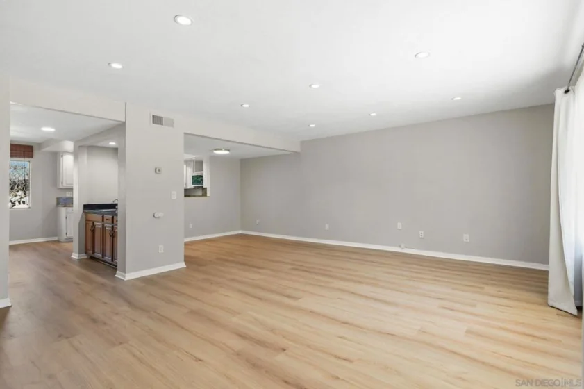 835 E Avenue #B photo 4