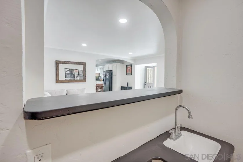 711 Island Court #B photo 8