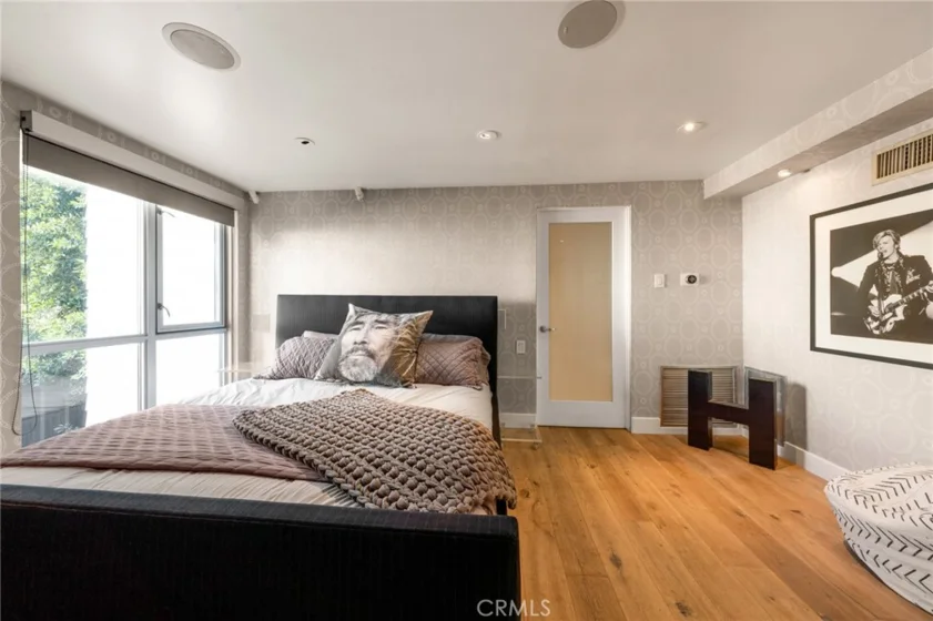 1037 N Laurel Avenue #11B photo 19