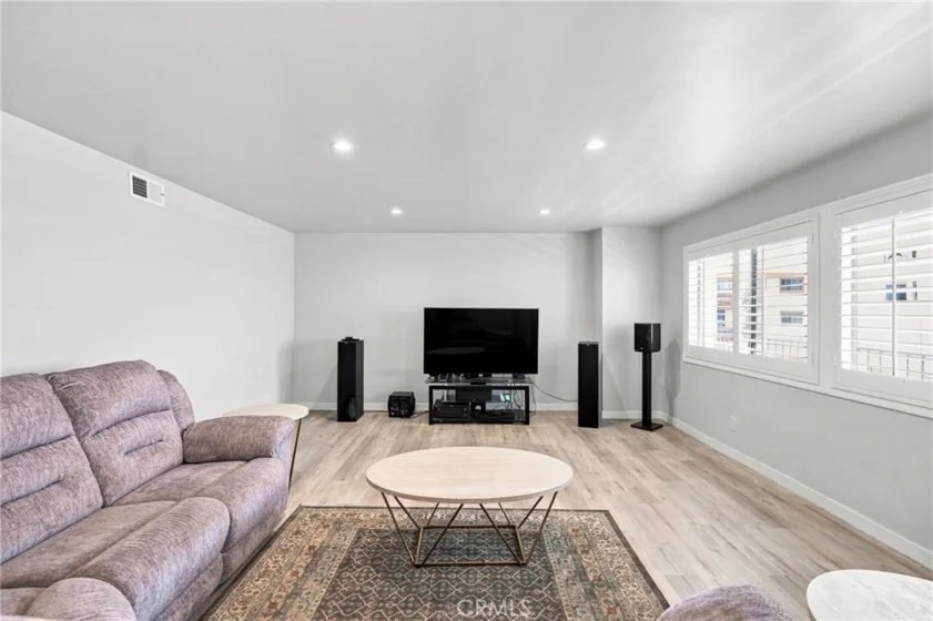 5354 Lindley Avenue #209 photo 11