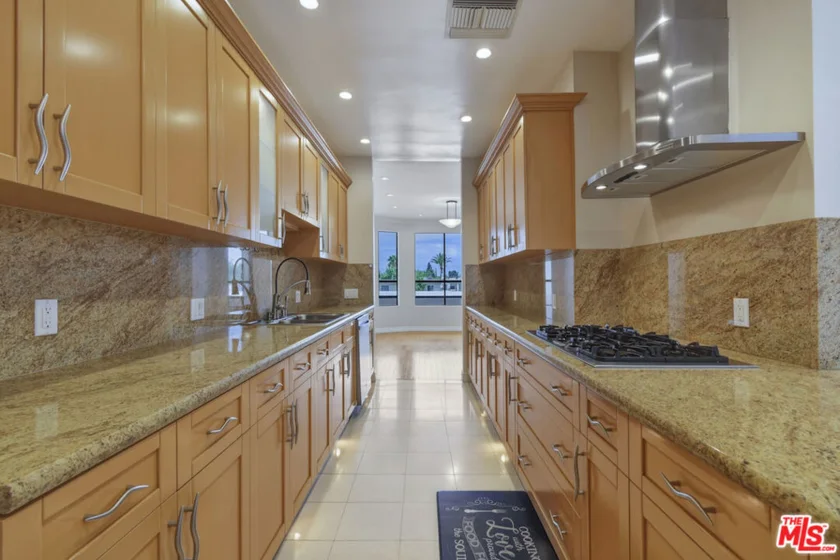 4443 Ventura Canyon Avenue #304 photo 22