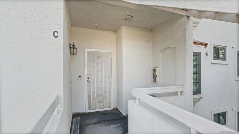 16424 Avenida Venusto #C photo 32