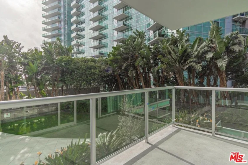 13650 Marina Pointe Drive #404 photo 23