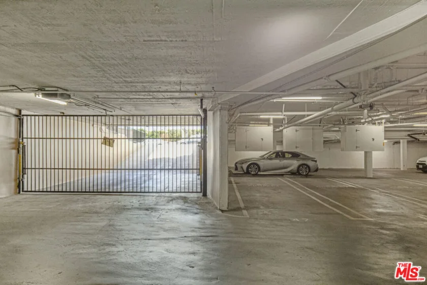 850 N Croft Avenue #103 photo 35