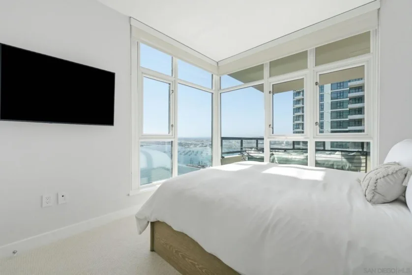 1199 Pacific Highway #3401 photo 21