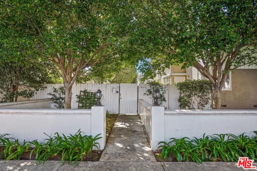 2427 Centinela Avenue #A photo 1