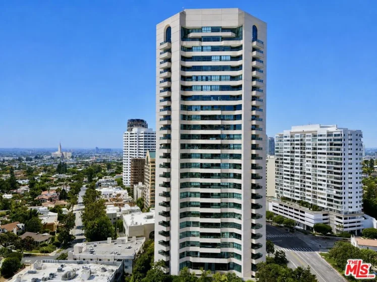 10450 Wilshire Boulevard #10J photo 57