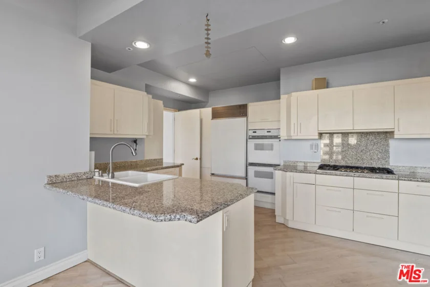 10580 Wilshire Boulevard #6NW photo 21