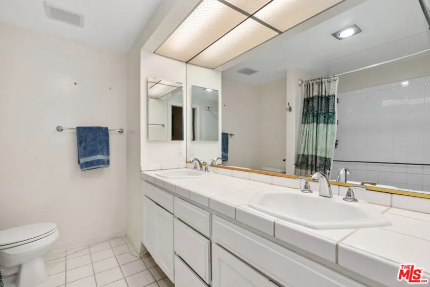 1375 Kelton Avenue #104 photo 11