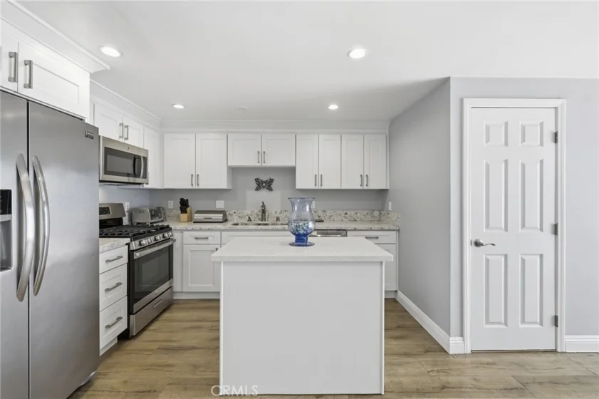 16717 Vanowen Street photo 5