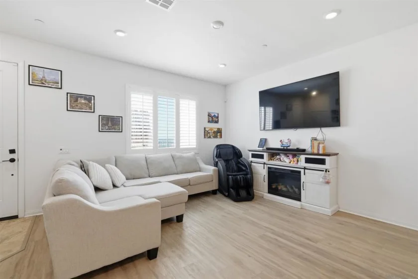 2044 Bluestone Circle photo 8