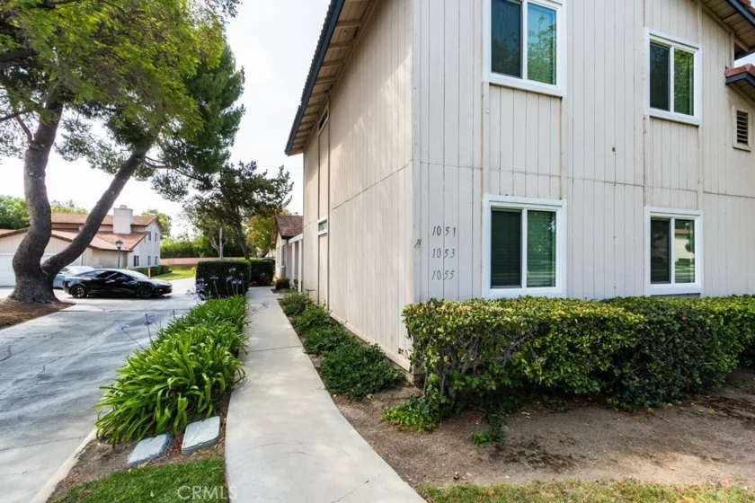 1053 Border Avenue photo 16