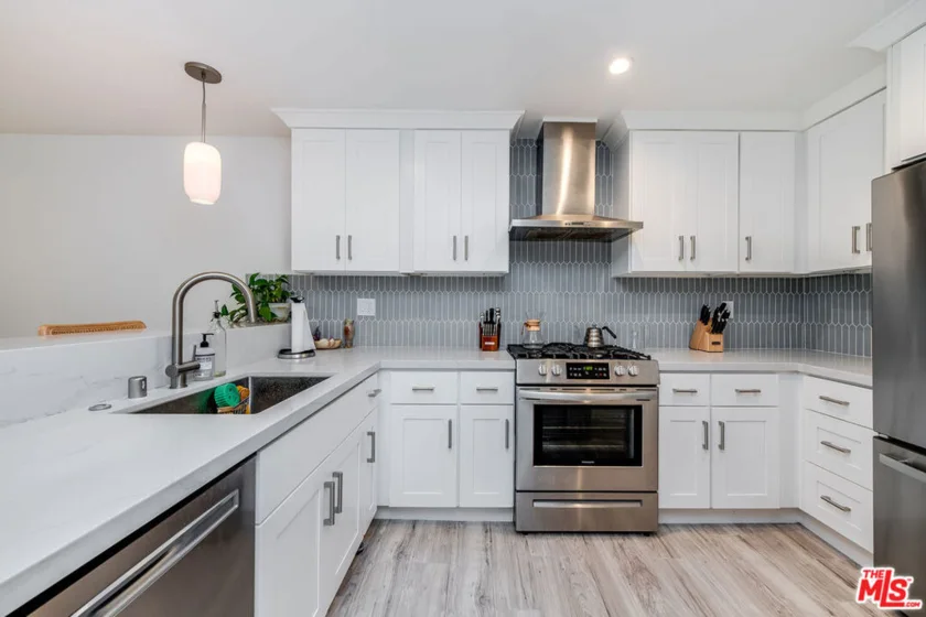 16 Quarterdeck Street #102 photo 8