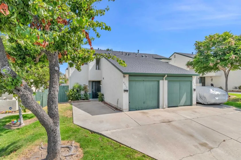 8816 Terrarama Avenue photo 1